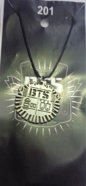 Colar BTS logo Vazado